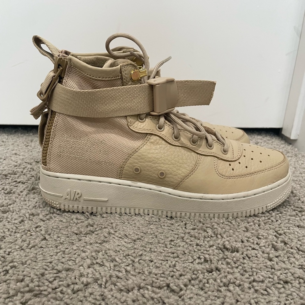 Nike Air Force SF 1 high top. Like new.